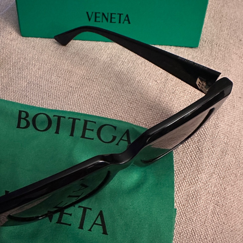 New Authentic Bottega Veneta 52MM Rectangular Sunglasses - Picture 3 of 5